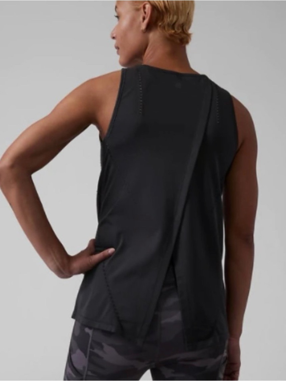 Athleta Foothills Seamless Tank in Black | size Medium
